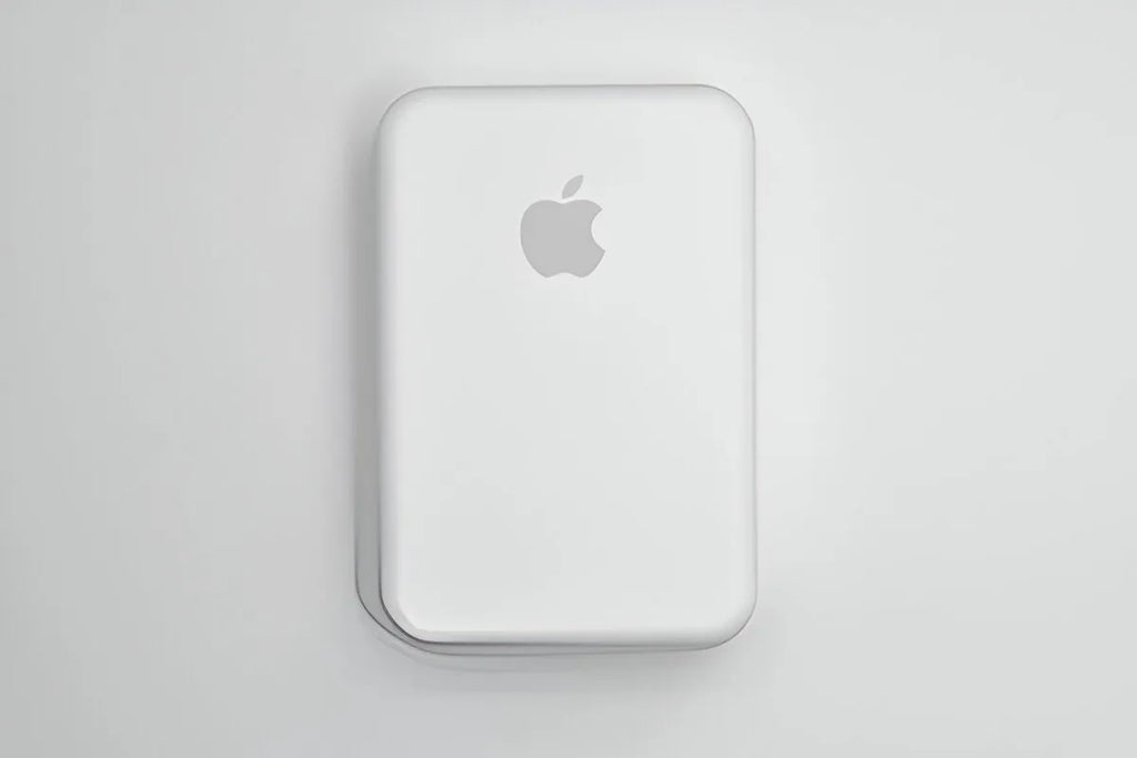 Compact magnetic wireless power bank with USB-C charging port