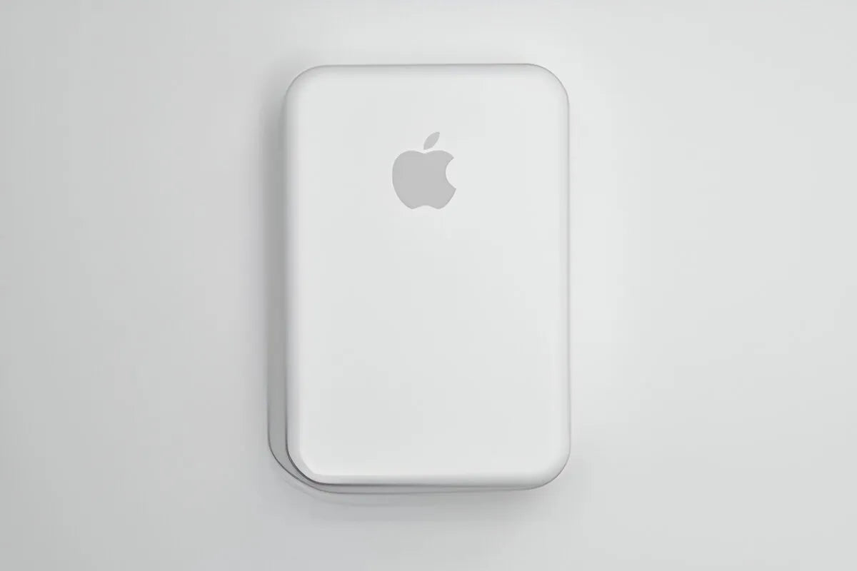 Compact magnetic wireless power bank with USB-C charging port